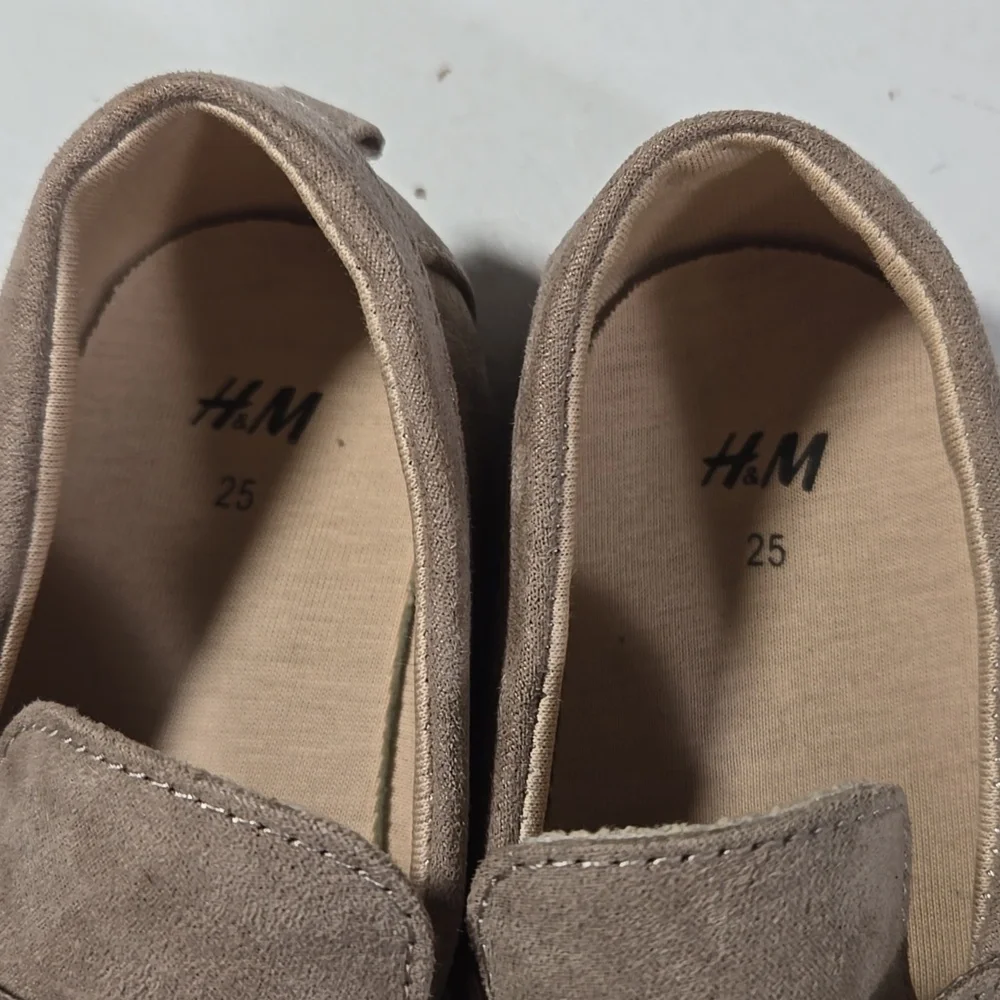H&M Kids Tan Loafers and Cream & Tan Sneakers size 8 25